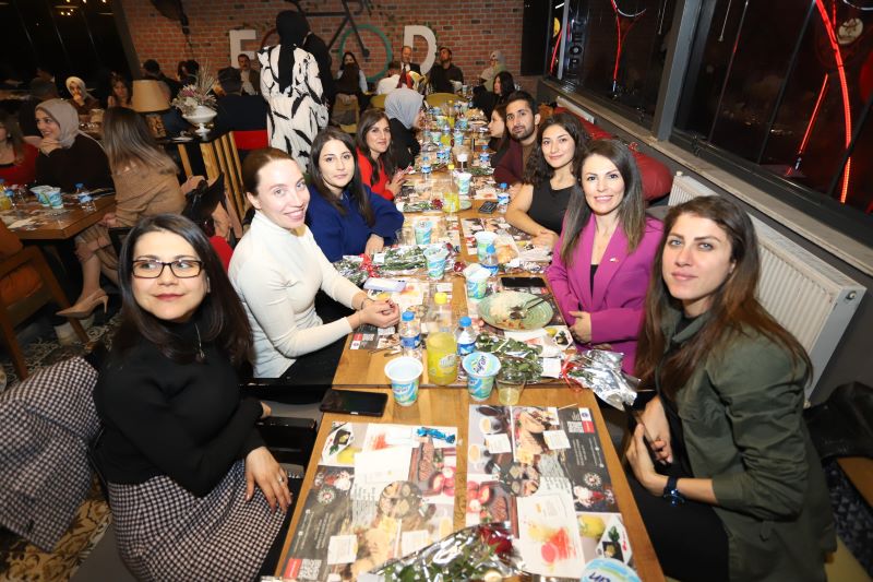 İlçemizde görev yapan öğretmenlerimizin onuruna Öğretmen Günü Yemek Programı düzenlendi.   
