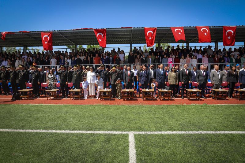 Sayın Kaymakamımız ve İlçe Protokulü; 19 Mayıs Atatürk’ü Anma, Gençlik ve Spor Bayramı ilçemiz stadında büyük coşkuyla kutlandı. 