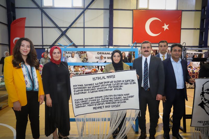 Kaymakamımız Sayın Mert KUMCU, Halk Eğitim Merkezi Müdürlüğü tarafından Saran Spor Salonunda düzenlenen yıl sonu sergisi etkinliğine katıldı.
